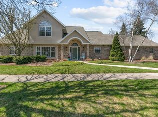 2611 N Nicholas St, Appleton, WI 54914