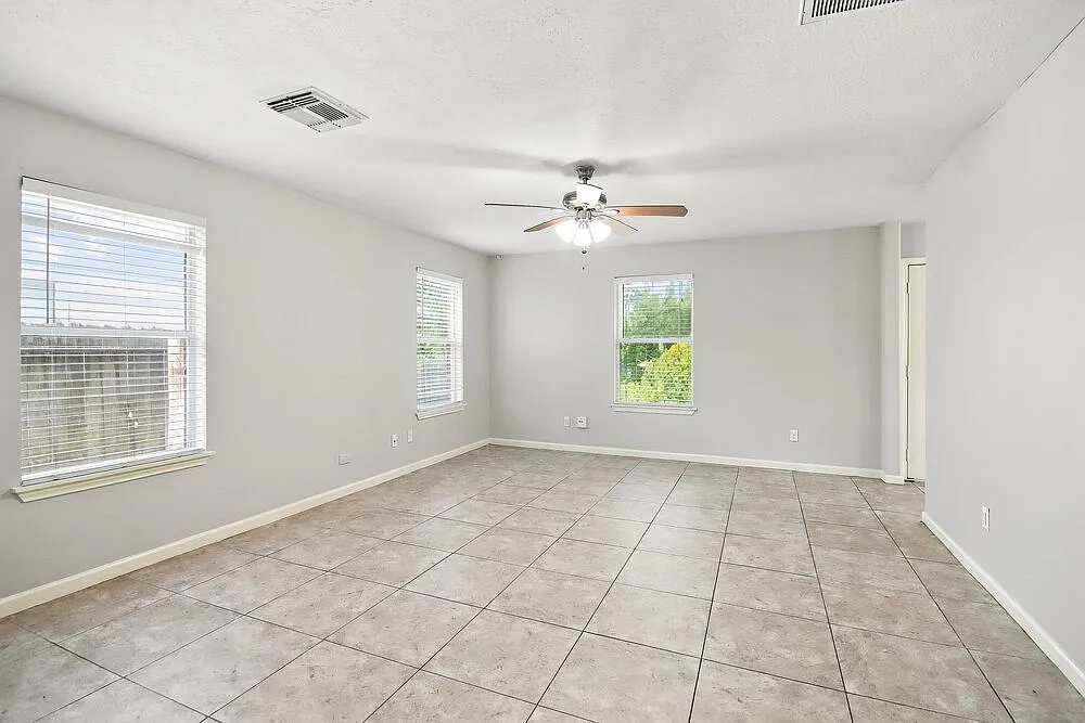 3 bed, 2.5 bath, 1703 sqft, $1,675 — Photo 4