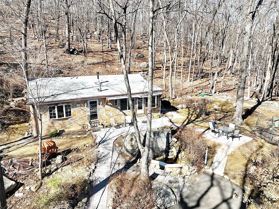 1st image of 31 Hemlock Hill Lane