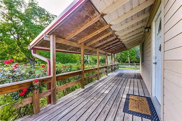 2528 Private Road 5101 — Photo 12