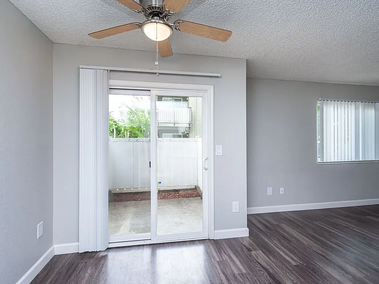 Gold Creek Apartments — Photo 37