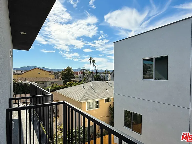 5340 Denny Ave — Photo 32