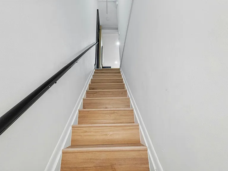 709 W 14th St #2 — Photo 35