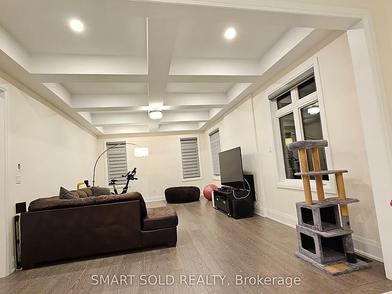147 Hillsview Dr — Photo 13