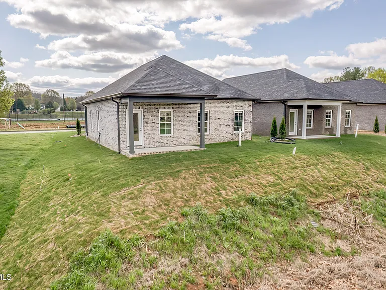 313 Monroe Dr — Photo 24
