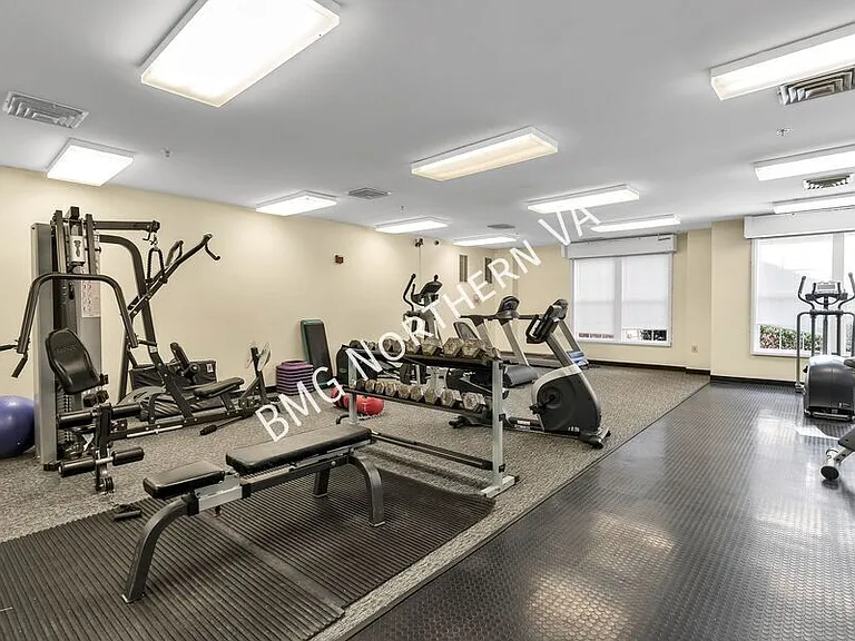 801 Greenbrier St #422 — Photo 26