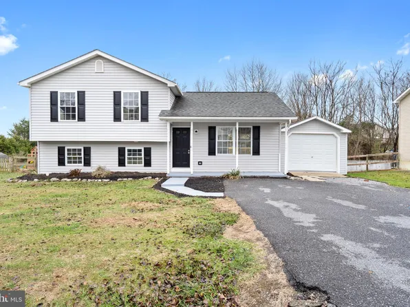 70 Moonlight Ln, Martinsburg, WV 25404