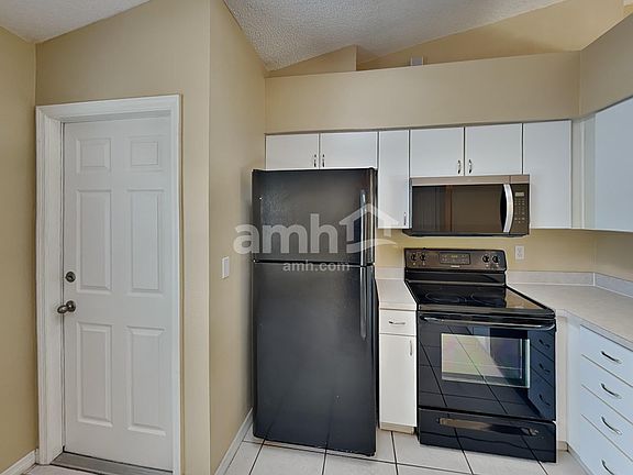 3rd image of 12301 Woodglen Cir