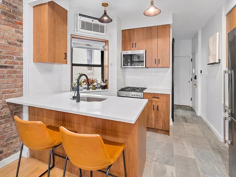 98 Suffolk St #3D — Photo 3