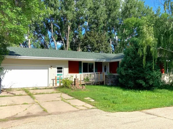 19 E Court Dr, Emerado, ND 58228