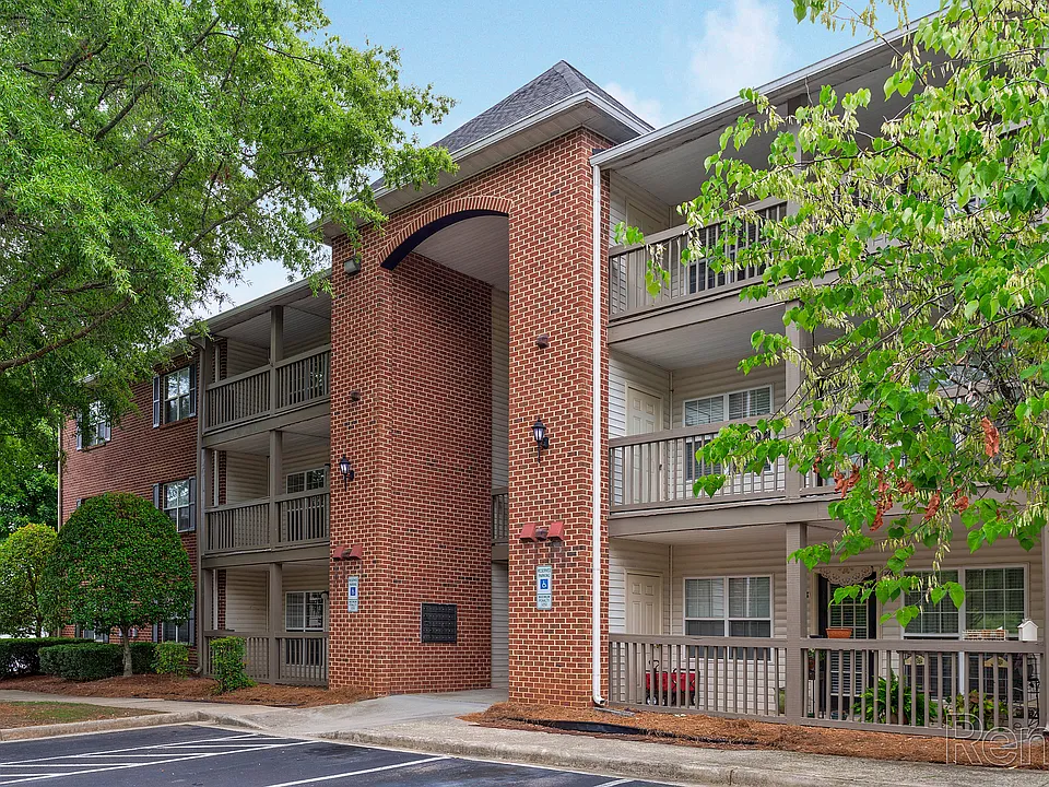 Deep River Pointe