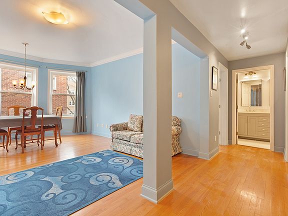 3rd image of 5953 N Winthrop Ave APT 2E