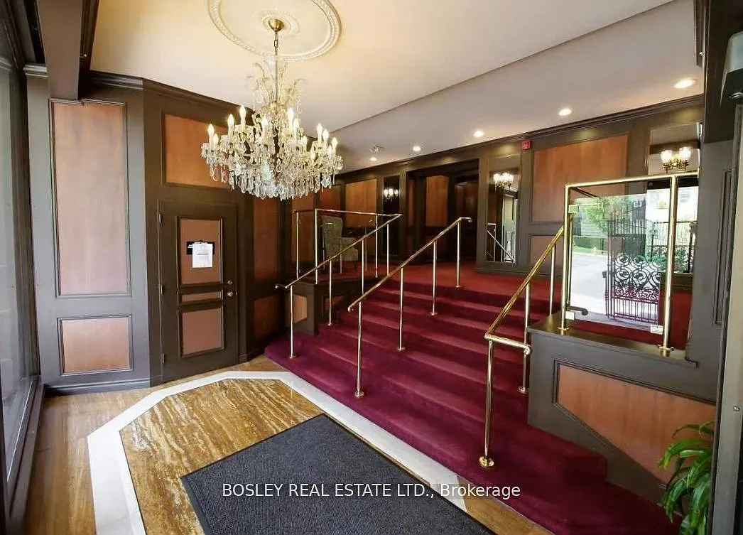 Albany Court — Photo 3