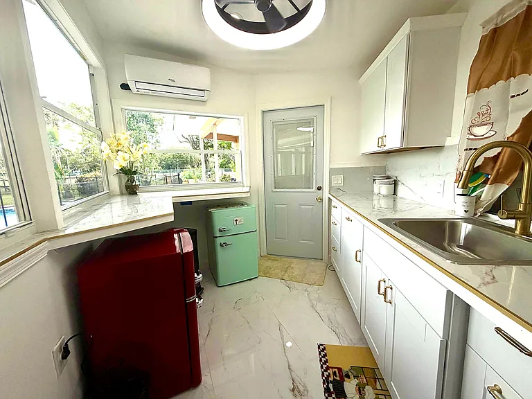 White Oak Ln — Photo 14