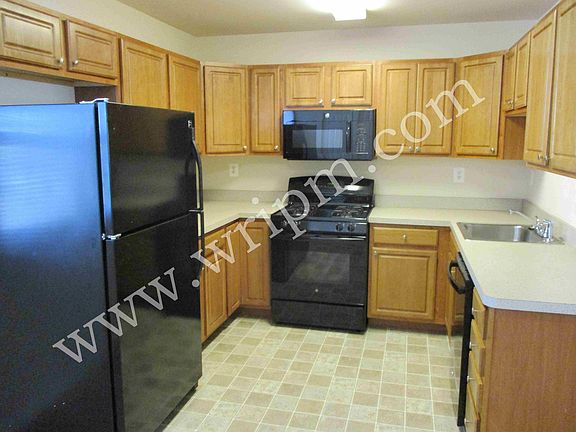 5th image of 401 Dogwood St