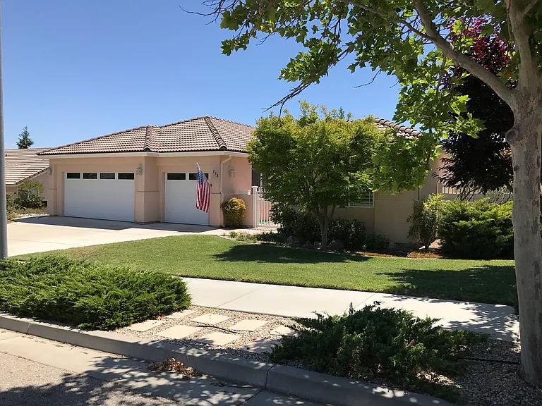 798 Oxen St — Photo 1