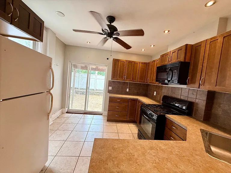 412 W Frederick St — Photo 8