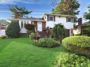 9 Wayland Rd, Plainview, NY 11803