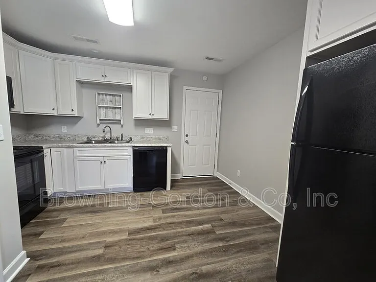 736 Baugh Rd — Photo 3