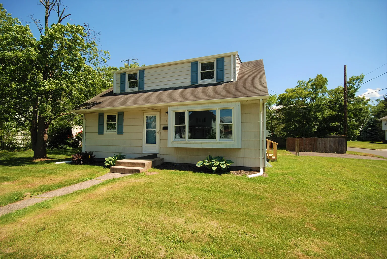 802 Boesel Ave photo 1