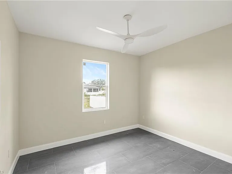1043 Albert Ave — Photo 39
