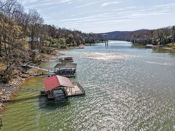 2nd image of 142 Rayahs Way