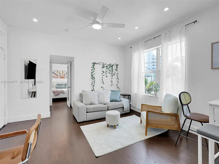 1618 Michigan Ave #25 — Photo 1