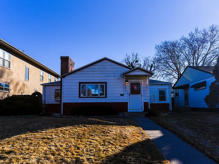 Front of property in the morning winter