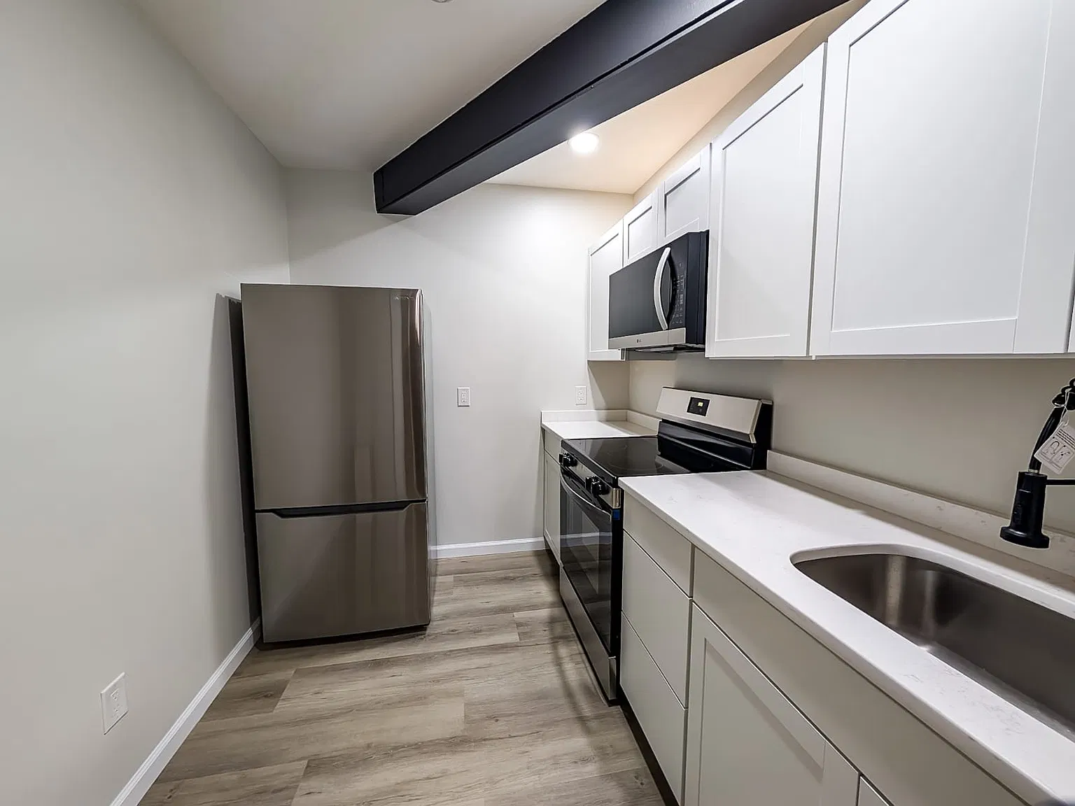 1542 Main St — Photo 2