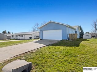 4785 Crestview Dr, Blair, NE 68008