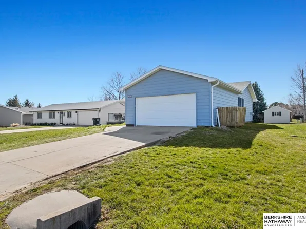 4785 Crestview Dr, Blair, NE 68008