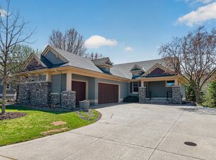 7 Hawthorne Ct, North Oaks, MN 55127