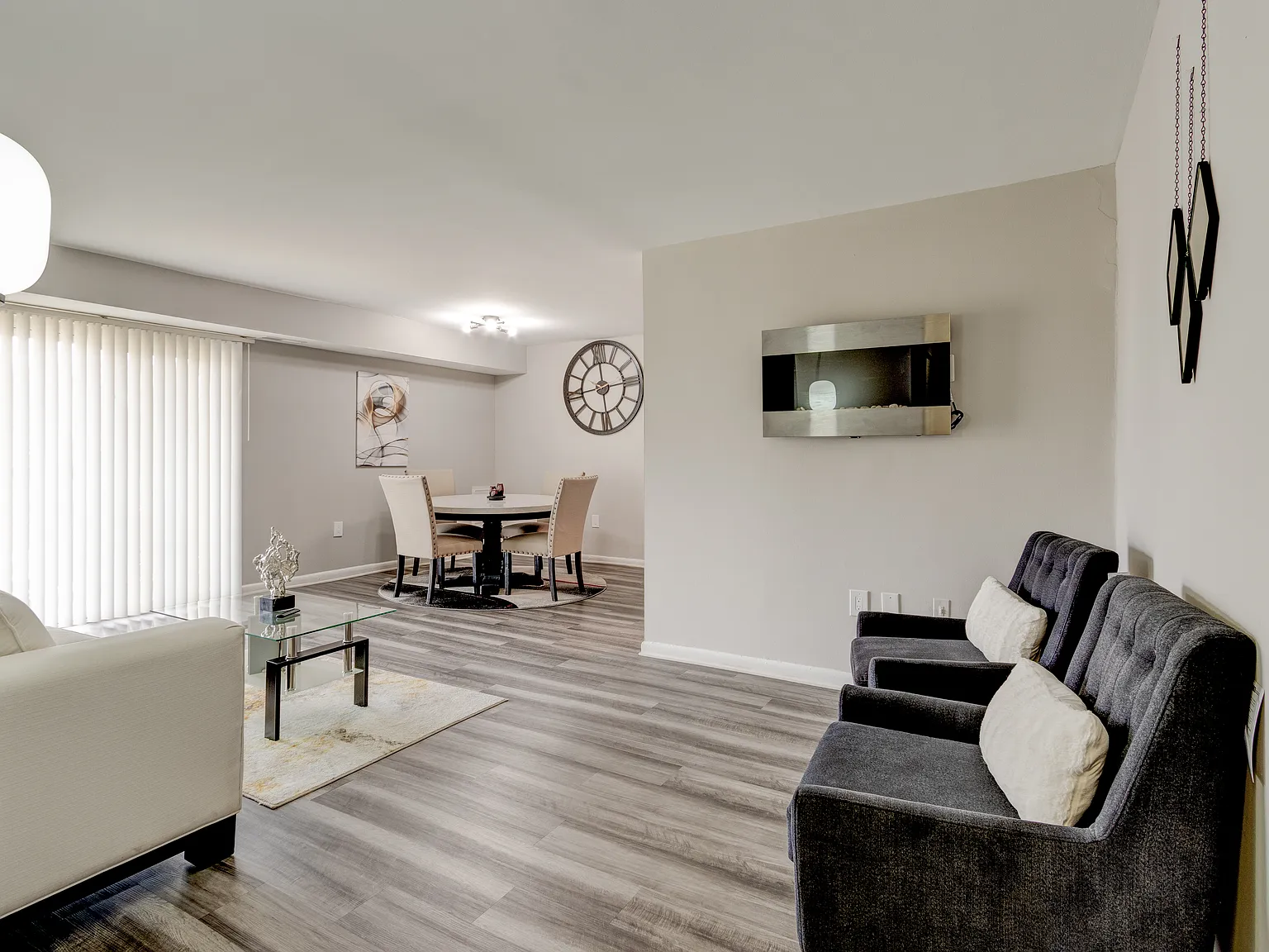 Admiral Place Apartments — Photo 2