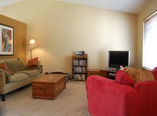 1427 N Elmwood Dr, Aurora, IL 60506