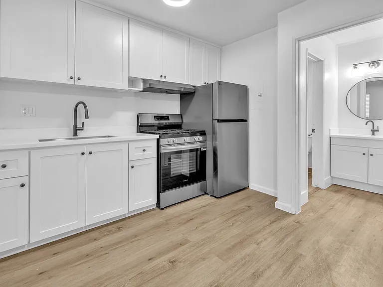 11921 Lakewood Blvd — Photo 2