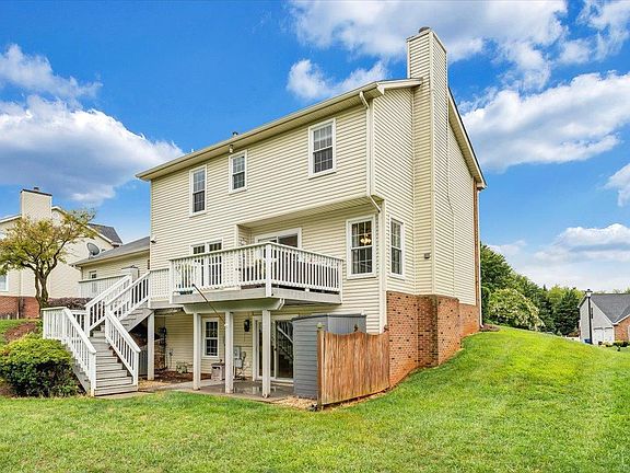 3rd image of 308 Applewood Dr