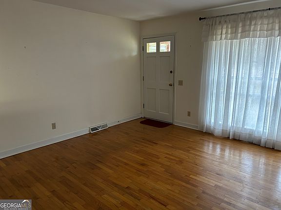 3rd image of 801 Cloverhurst Dr