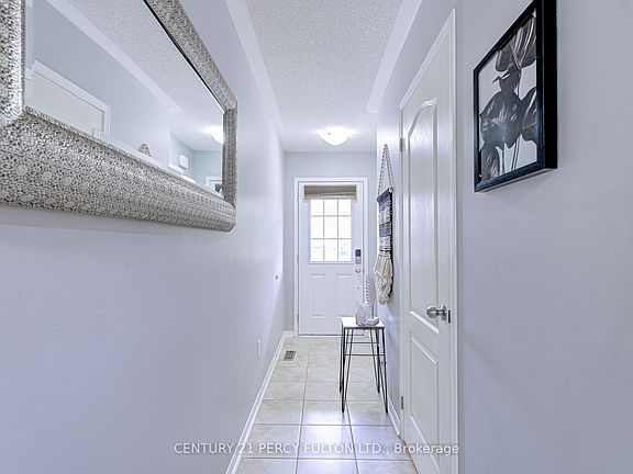 5th image of 102 Russel Dr