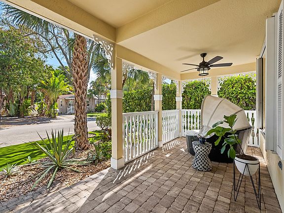 2nd image of 609 SW 5th Avenue
