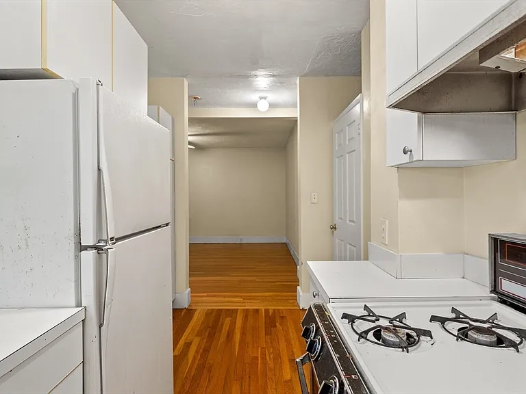 590 Washington St #3 — Photo 12