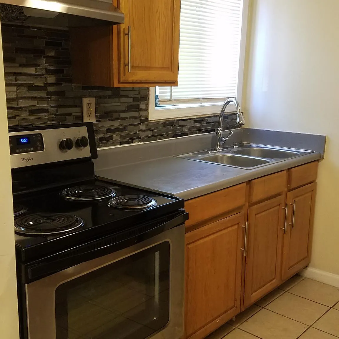 3 bed, 2.5 bath, 1200 sqft, $1,400 — Photo 3