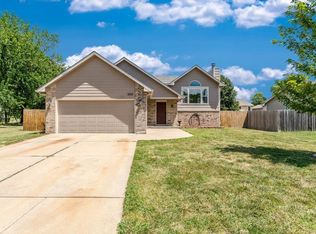 1600 N Prairie Run Cir, Mulvane, KS 67110