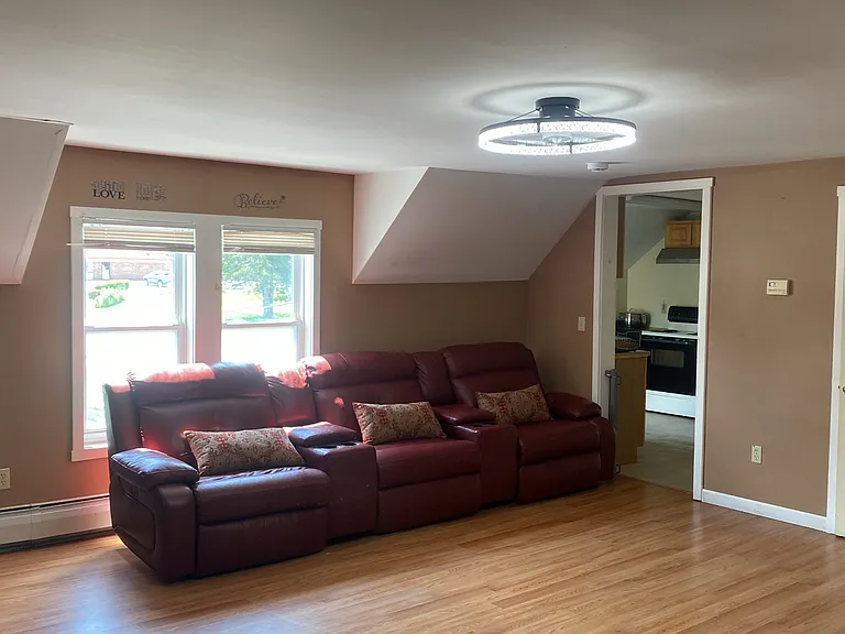 170 Woodstock Ave — Photo 2