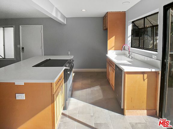 2nd image of 99 Streamwood