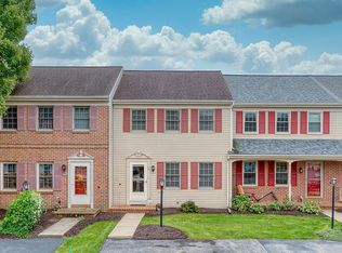 77 Robin Hill Dr, Lititz, PA 17543