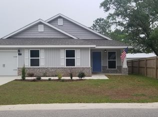 2172 Crescent Wood Rd, Navarre, FL 32566