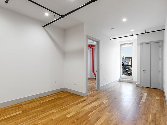 4th image of 347 Lorimer St #3BB