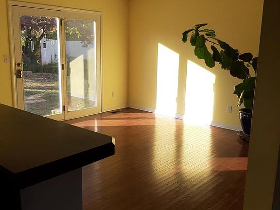 3rd image of 3005 N Main St