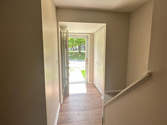 4th image of 408 Parkwood Dr