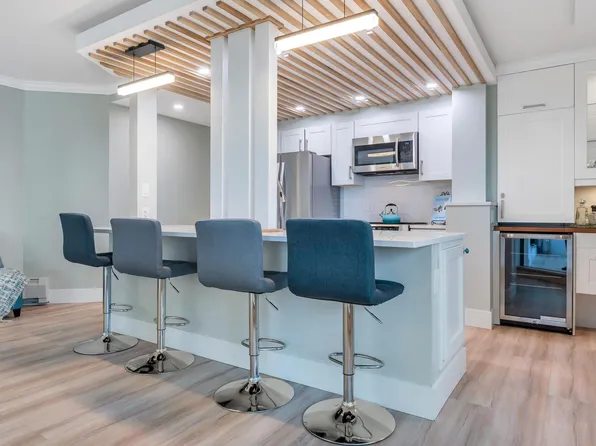 1480 Foster St #402, White Rock, BC V4B 3X7